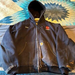 Vintage well- loved Carhartt Men’s Large navy blue quilted zip bomber jacket